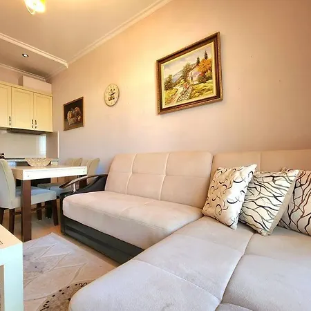 Apartment Riverside Flat W/ Free Parking & 24h Self Check-in