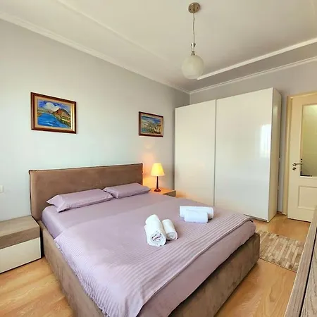 Riverside Flat W/ Free Parking & 24h Self Check-in * Tirana