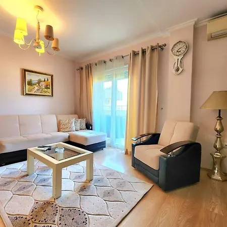 Riverside Flat W/ Free Parking & 24h Self Check-in Apartment