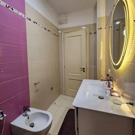 Riverside Flat W/ Free Parking & 24h Self Check-in Apartment *
